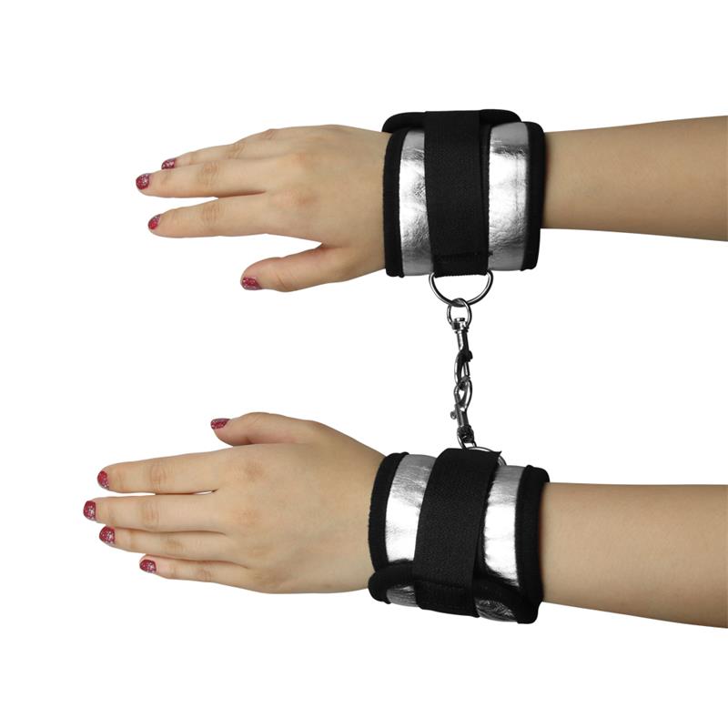 50 Sombras de Grey Esposas cómodas para muñecas o tobillos, juntando dos se convierte en un bonito collar. Esposas Soft