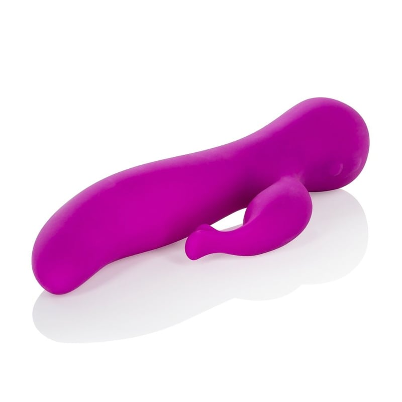 California Exotic Poderoso vibrador estilo Rabbit de la línea de Vanity. Potente vibrador para estimulación del punto G, las paredes vaginales y una graciosa lengua que estimula el clítoris.<br/><br/> La carga está completa en 3 horas. Co