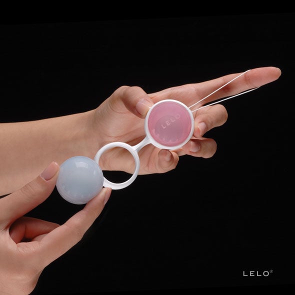 Lelo LELO, tienen un diámetro mucho menor con lo cual favorece a las mas jóvenes. Contiene 4 bolas de 28 y 37 gr para regular el peso. Luna Beads Mini