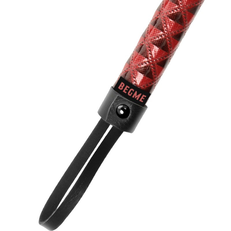 BegMe Látigo de Cuero Vegano Rojo - BegMe - Fustas y látigos (3)