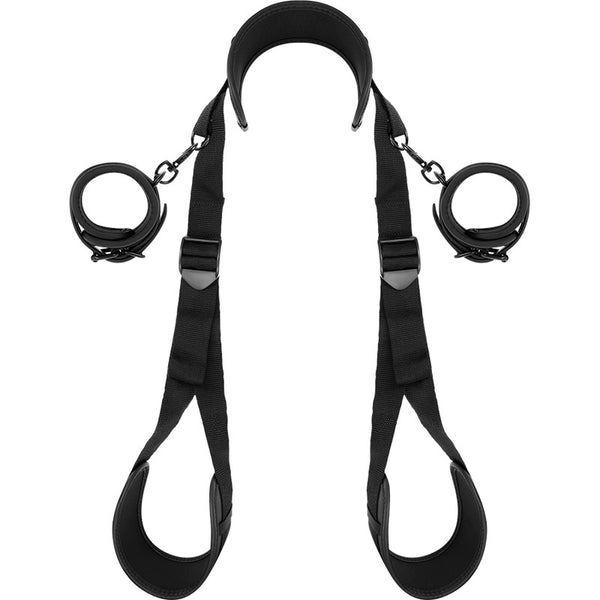 Posición piernas abiertas con esposas - FetishSubmissive - Kits para BDSM